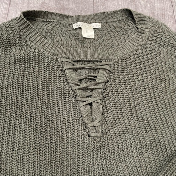 Kaisely Crew neck with Cris-cross v-neck green sweater with bell sleeves - Picture 4 of 4